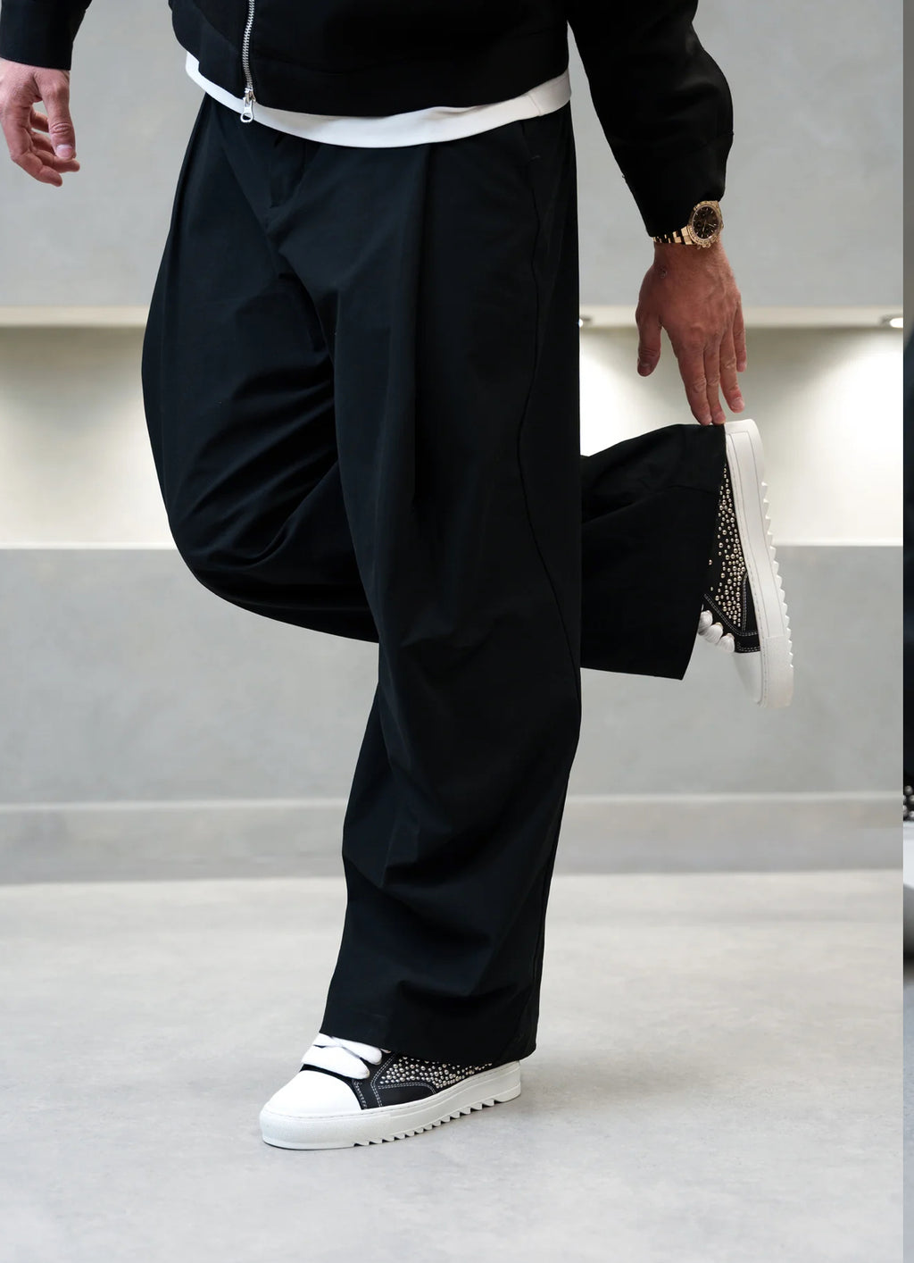 ATELIER - STUDDED LEATHER