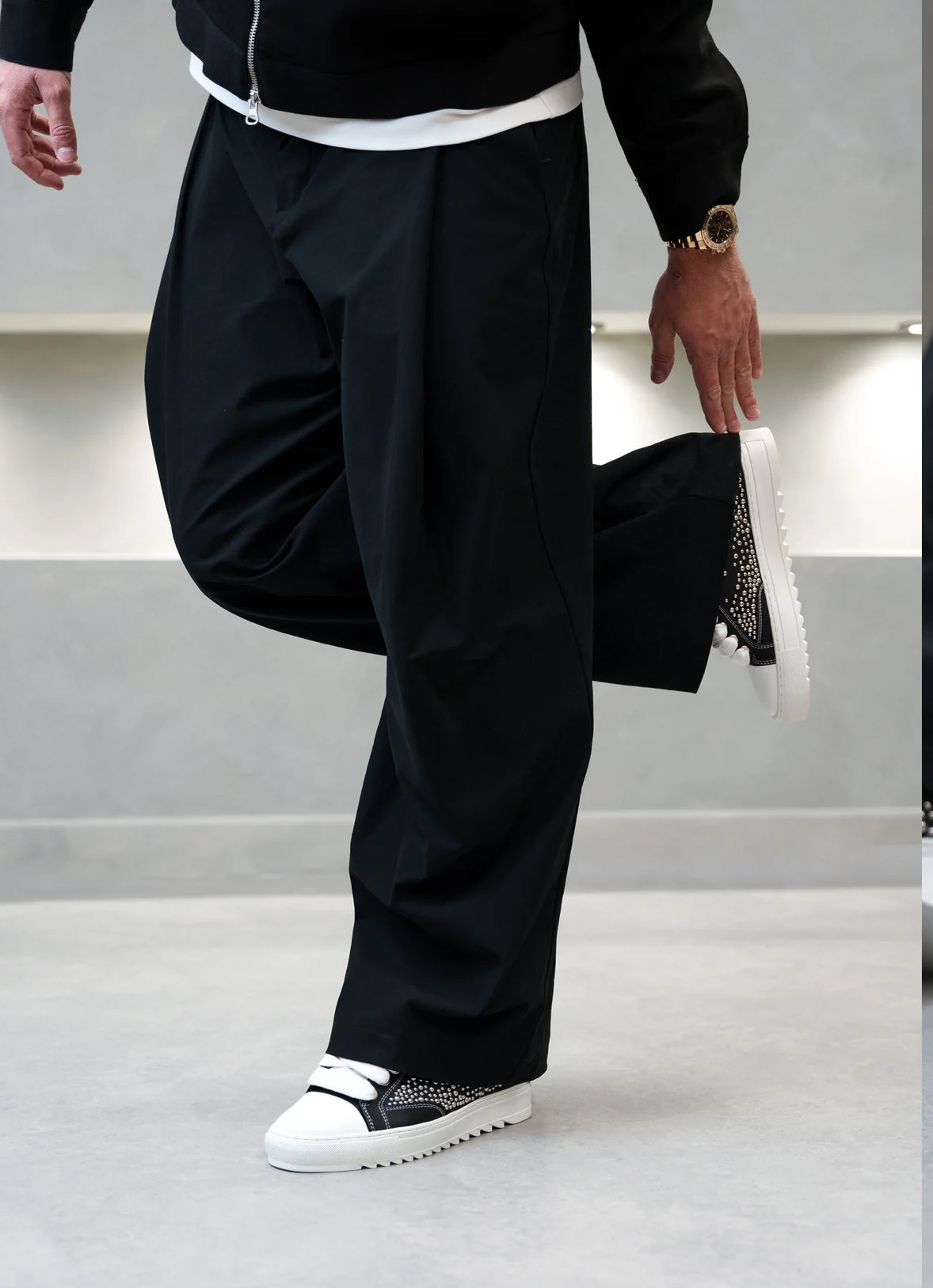 ATELIER - STUDDED LEATHER