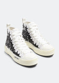 MIKE AMiRI